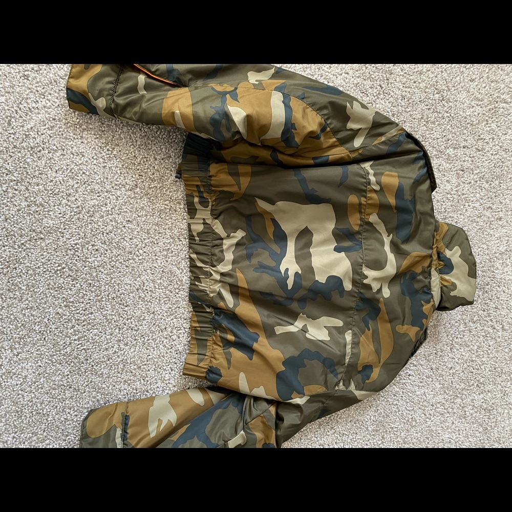 Never worn jacket - Picture 3 of 4